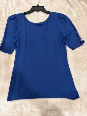White House/Black Market women’s Medium Royal Blue T-Shirt
